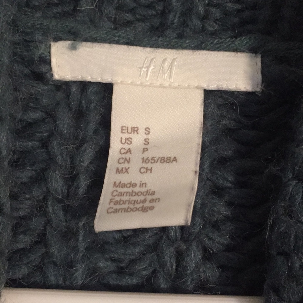 H&M sweater - Picture 2 of 3